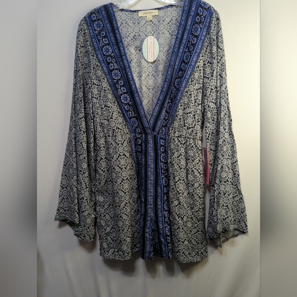 One‎ The Land Blue & Black Floral Print Long Sleeve Shorts Romper Size Large 583